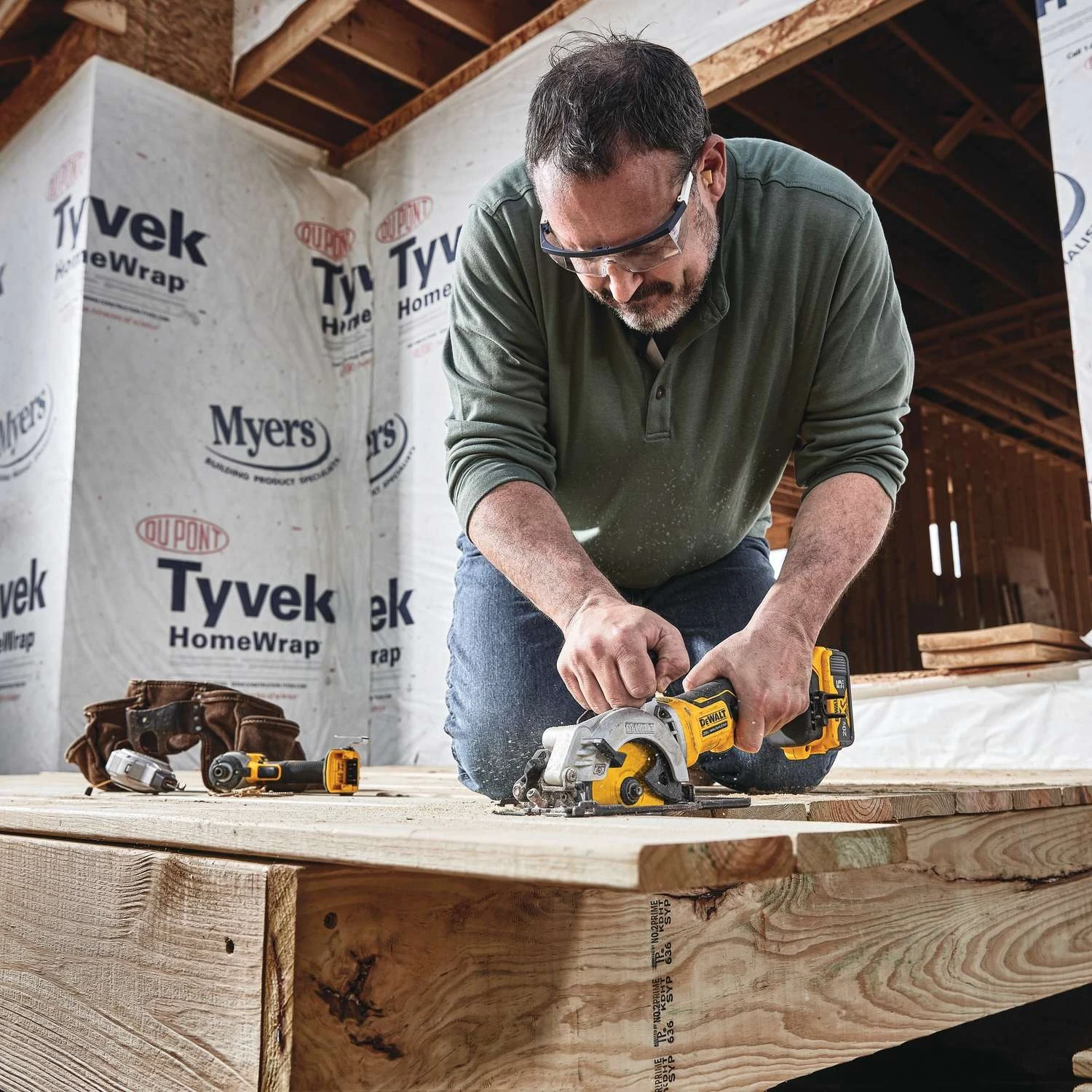 DeWalt 4-1/2 In. D X 3/8 In. Carbide Circular Saw Blade 24 Teeth 1 Pc 4 DeWalt 4-1/2 In. D X 3/8 In. Carbide Circular Saw Blade 24 Teeth 1 Pc - Image 4